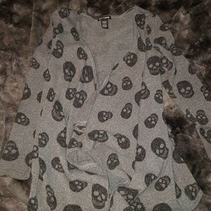 Hot Topic gray skull sweater